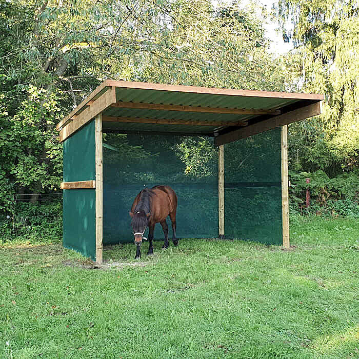 Weidehütte, Offenstall - 3,50 x 3,50 m mit Vollholzwand und Windschutznetz