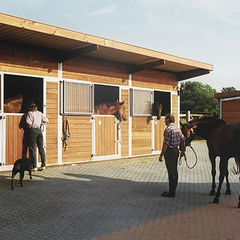 Bildergalerie Stall Pferdestall mit Pultdach